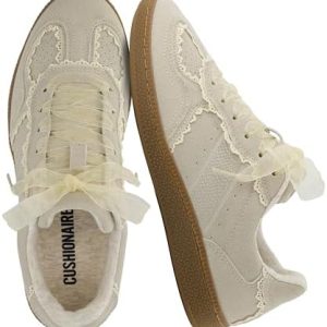 Alternative view of CUSHIONAIRE Belinda - Tenis casuales con detalle de encaje para mujer,